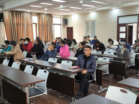 1639118100886652.jpg 02 听课_副本.jpg