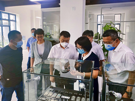 1657004528106828.jpg 03-参观园区企业浙江华远_副本.jpg