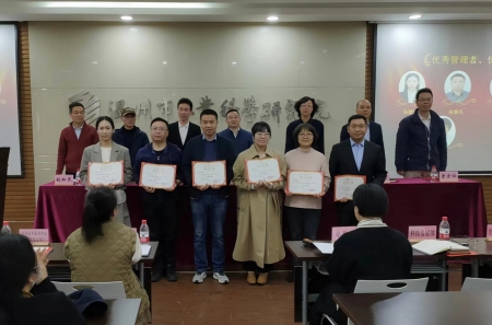 1679300732213944.jpg 领奖2_副本.jpg